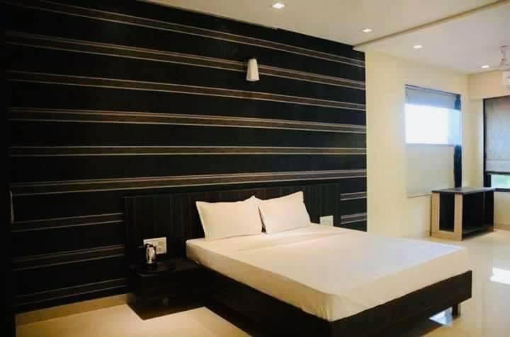 Hotel Grand Bee Residency Bhiwandi ภายนอก รูปภาพ